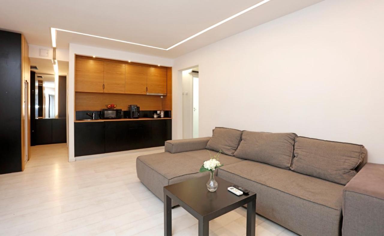 Platinum Apartment With 2 Bedrooms ブカレスト エクステリア 写真